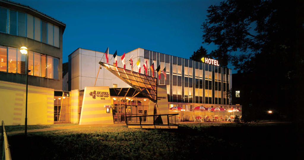 Hotel U Tri Lvu Ческе-Будеёвице Экстерьер фото
