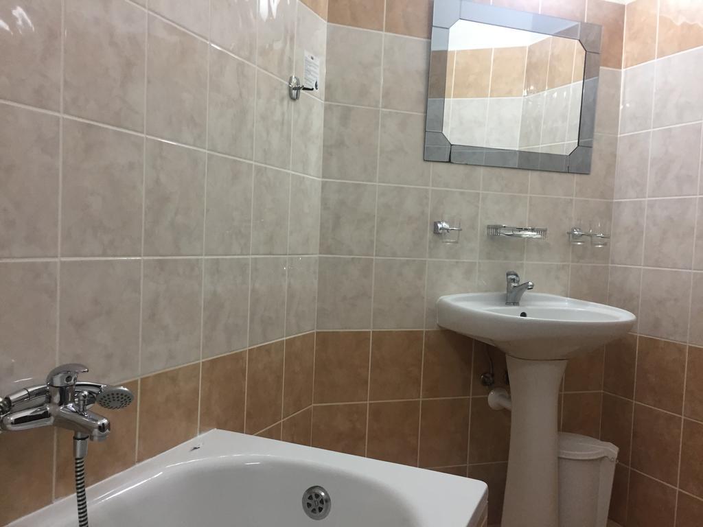 Hotel U Tri Lvu Ческе-Будеёвице Экстерьер фото